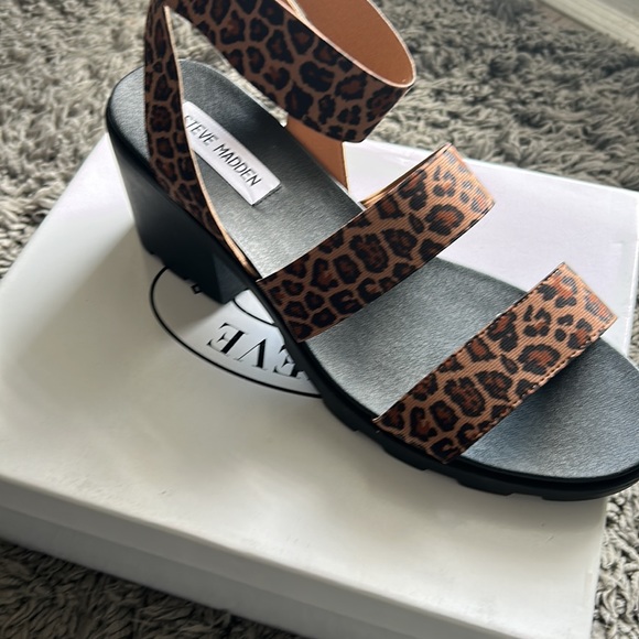 Steve Madden Haidar Cheetah - Picture 2 of 3